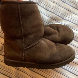 Gently worn brown short ugg boots size 8